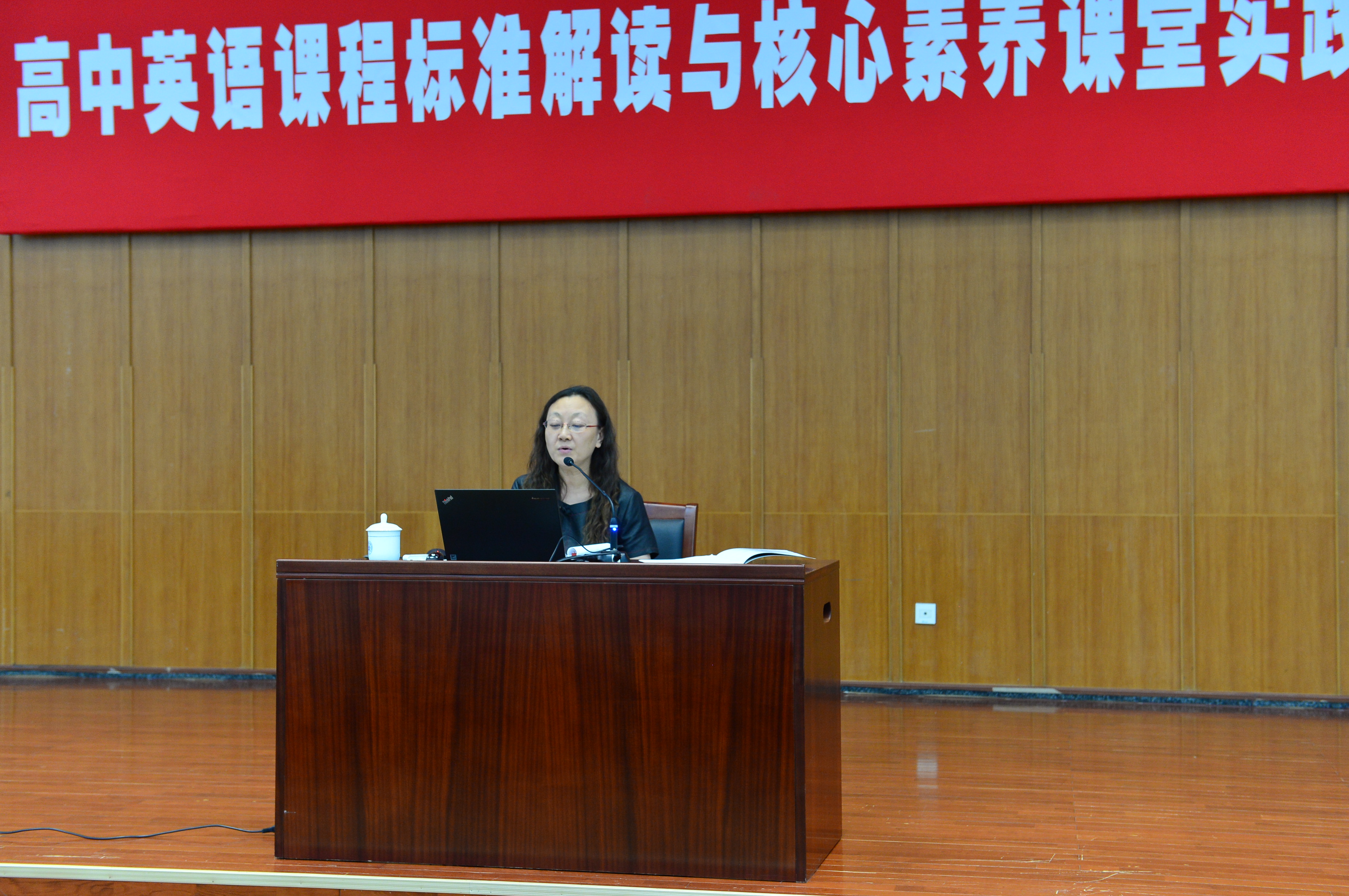 91沈先生
第二附属中学外语教研组组长邵紫发言