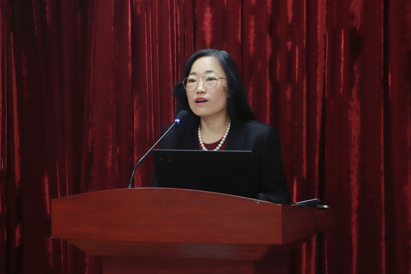 1 艾忻主持_调整大小.jpg