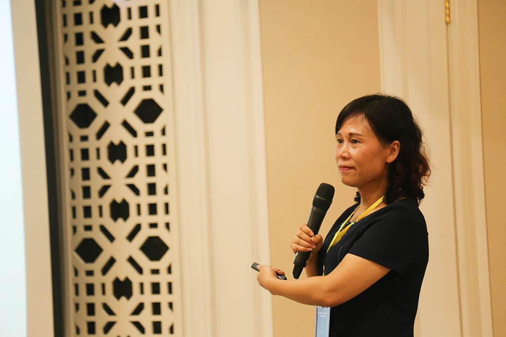 向东方老师作专题发言